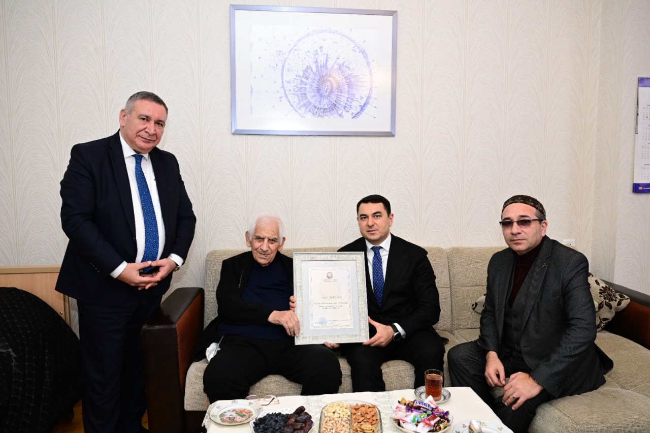 Adil Kərimli Nəriman Həsənzadəni evində ziyarət edib - FOTOLAR